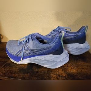 Asics Novablast 4 running shoes